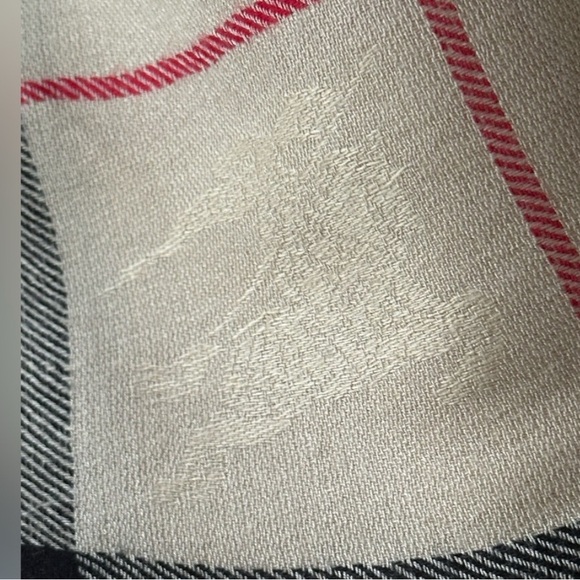 Burberry Classic Check Scarf in White and Black - Picture 3 of 6